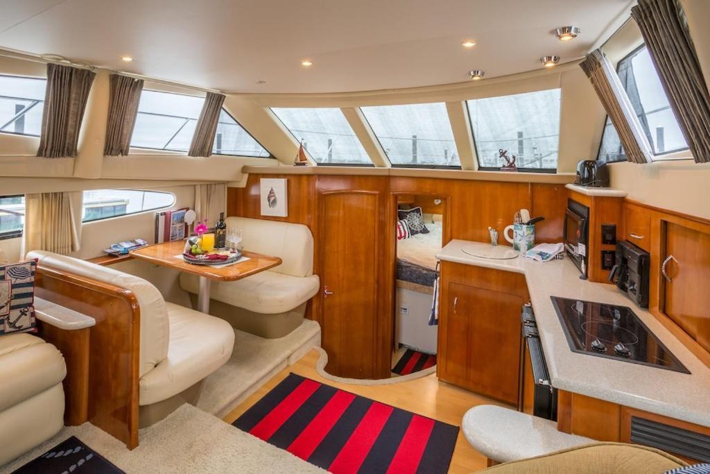 Hotel Sea Pearl Boston Yacht Extérieur photo