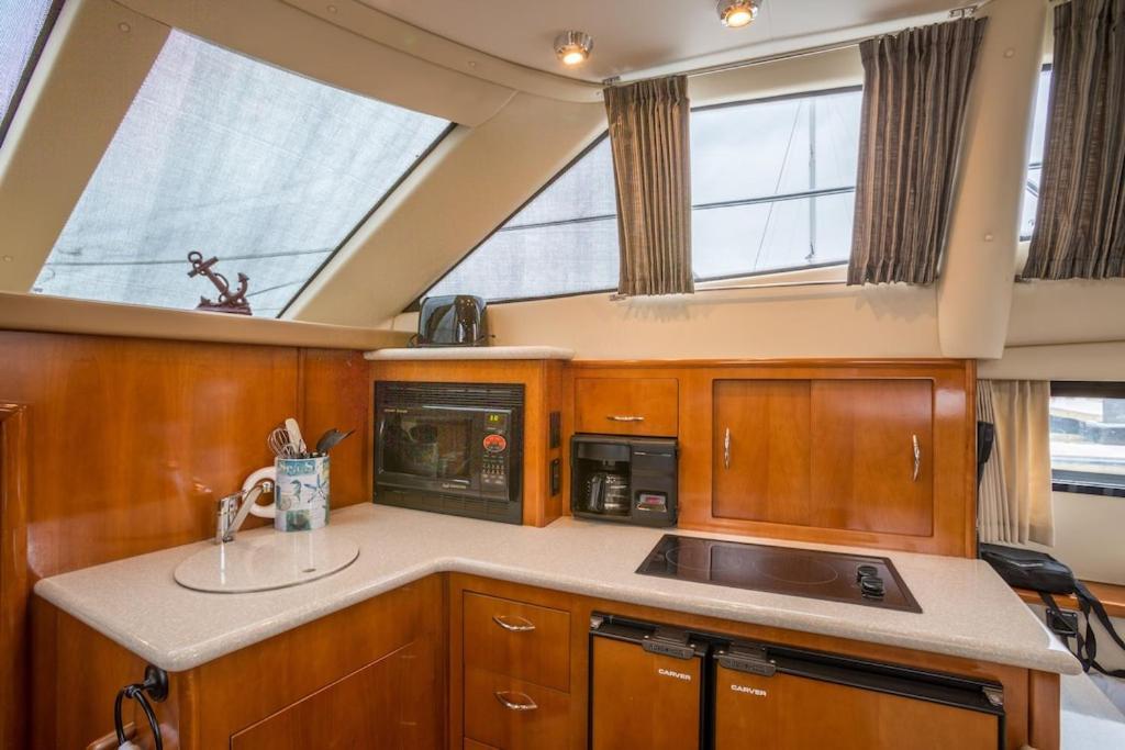 Hotel Sea Pearl Boston Yacht Extérieur photo